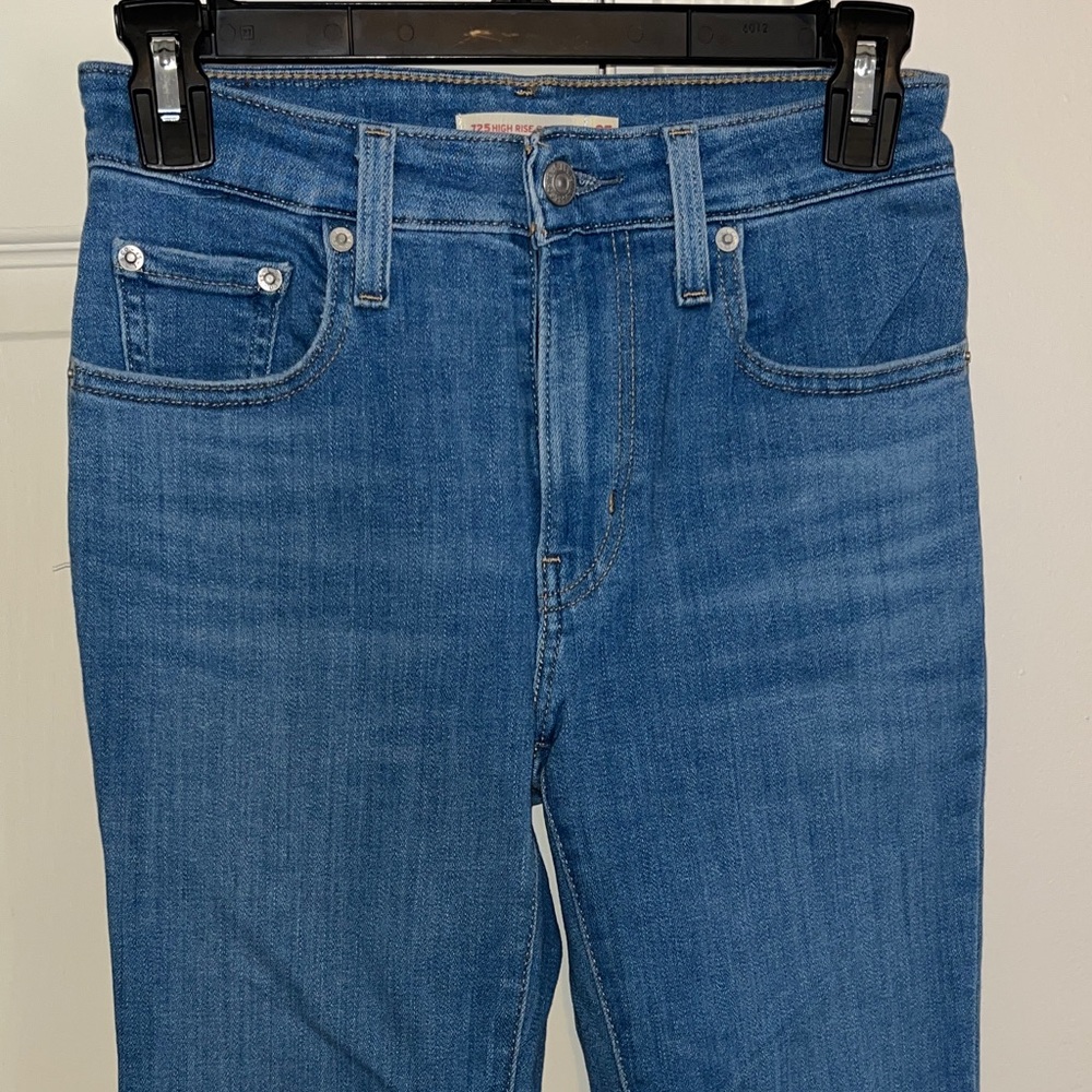 Levi's 725 High Rise Bootcut - Picture 2 of 7